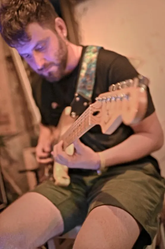 Laminar Flow: Synthesizer-Spieler bei Ambient Performance auf dem Open Ear Festival