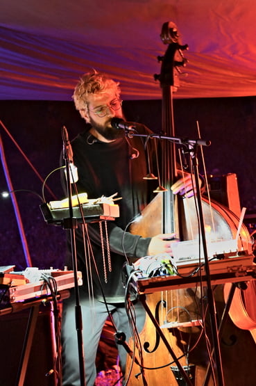 Malo Moray: Kosmische Klänge am Kontrabass Malo Moray live mit Kontrabass und Electronics - Ambient Kraut Jazz